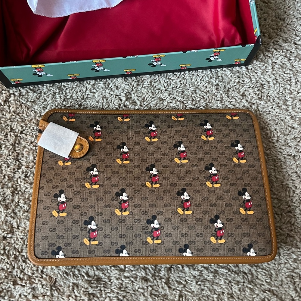 Gucci x Disney Mickey Mouse Canvas Zip Around Portfolio NWT - Picture 9 of 15